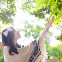 微信唯美森系女头像 每一道短暂的光阴迷失在地