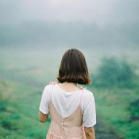 女生唯美伤感头像背影 伤感就像香烟可以让人上