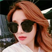 戴太阳镜的美女微信头像_霸气时尚的微信头像戴