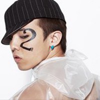 权志龙带字搞笑图片