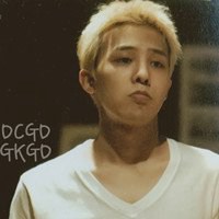 权志龙带字搞笑图片