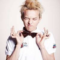 权志龙带字搞笑图片