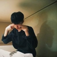 高冷男神头像，背景是黑色