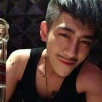 含着奶嘴男神头像