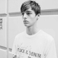 靠窗坐文艺男头像