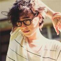 卡通眼镜文艺男头像