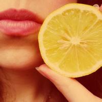 外国女孩与水果头像