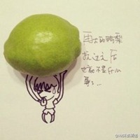 微信男生抱水果头像