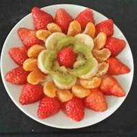 动漫情侣头像拿有水果