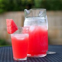 欧美女生拿水果头像