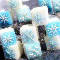 微信男生抱水果头像