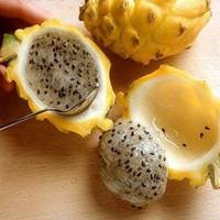 拿水果女生高清头像