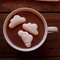 欧美女生拿着水果头像