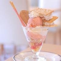 动漫女生吃水果头像