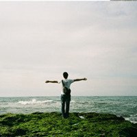 风景图带人女生头像带字