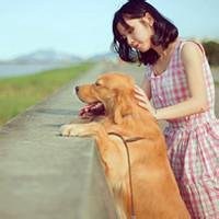 小男孩抱狗头像高清