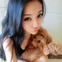 黑白男生抱狗狗头像