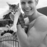 黑白照女抱狗头像