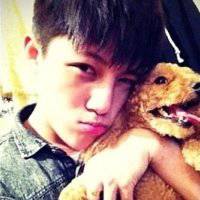 校服男生抱狗头像