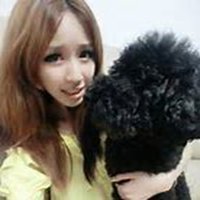 女神抱狗狗头像