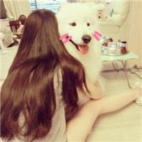 美女抱狗狗头像