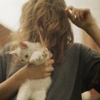 动漫男生抱着猫头像