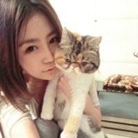 帅哥抱着猫头像