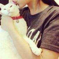 男躺着抱猫头像唯美