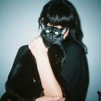 欧美霸气女生抱猫头像