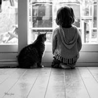 二次元女头抱猫头像