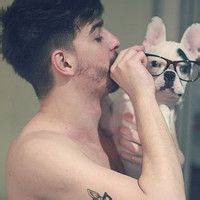 动漫短发女生抱猫头像个性网