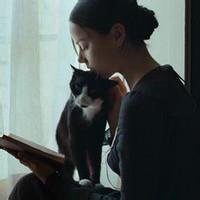 女生抱猫头像卡通图片