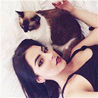 漫画抱猫头像唯美图片