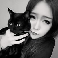 动漫女孩抱猫头像粉色