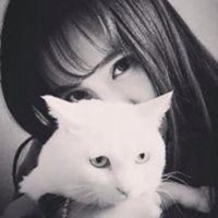 女生抱猫头像漫画图片