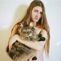 二次元抱猫头像