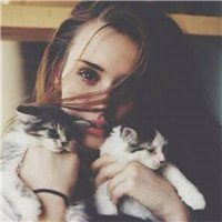 女生抱猫头像漫画图片