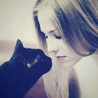 女生抱猫头像动漫头像