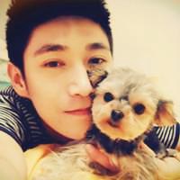 女生抱猫头像短发韩版