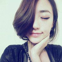 二次元萝莉头像简约