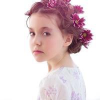 弯嘴笑搞怪萝莉头像