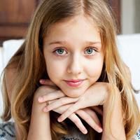 二次元萝莉头像简约