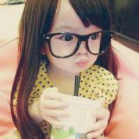 戴眼镜萝莉动漫头像