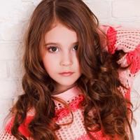 混血有雀斑小萝莉头像