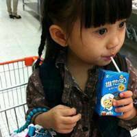 可爱小孩头像男吐舌头