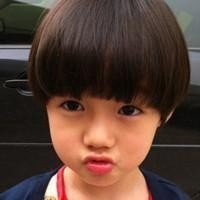 戴眼镜可爱小孩头像