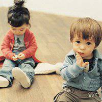 欧美可爱小孩捂脸头像