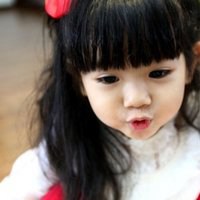 欧美可爱小孩捂脸头像