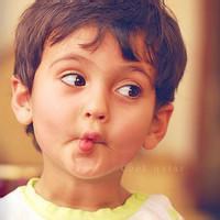 可爱小孩头像男吐舌头