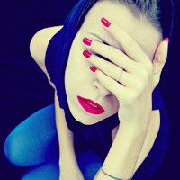 穿校服搞怪女生头像背影